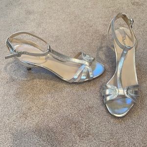 Nine West Silver Dress Sandals Heels Pumps 7.5 Like New